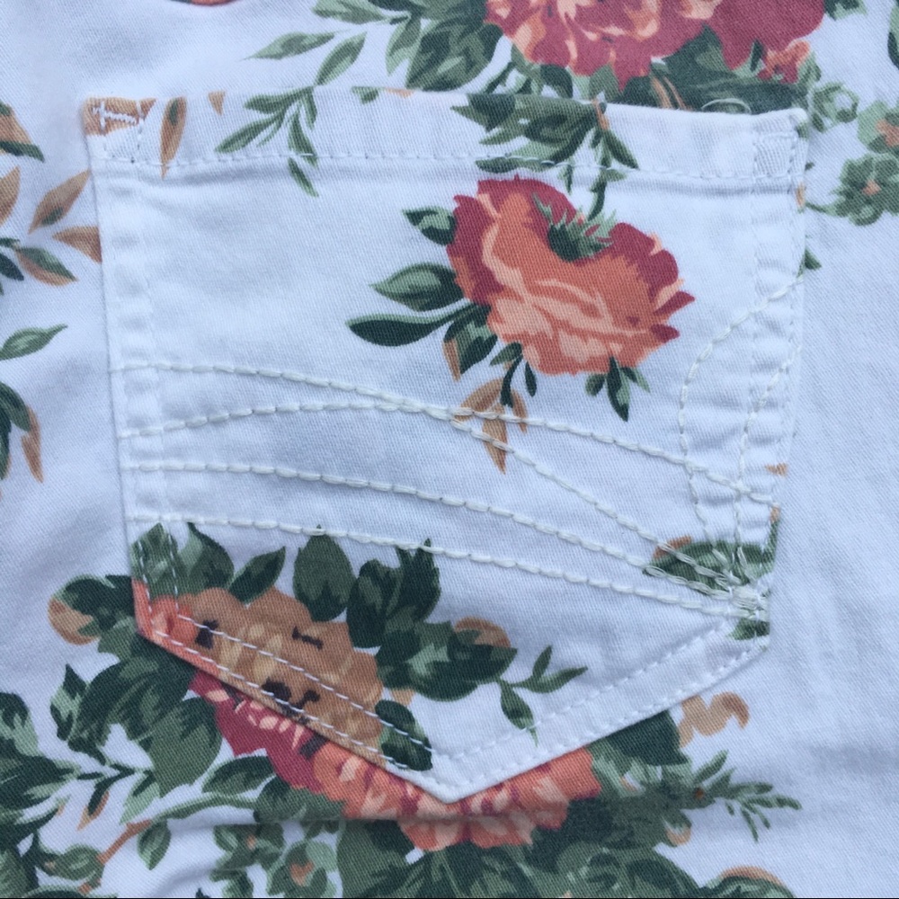 Metaphor | Floral Capris - Picture 6 of 7